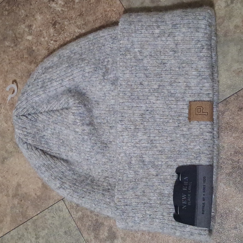New. New Era Black Label Pittsburgh Pirates Gray Knit Beanie.